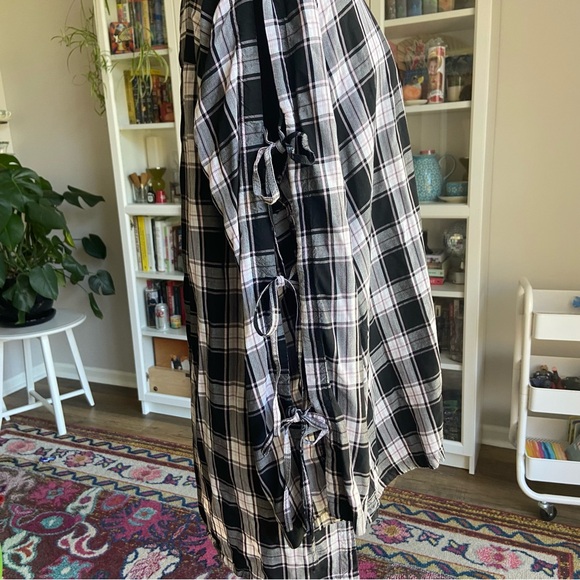 Loft Black Pink Plaid Tie Sleeve Side Slit Crewneck Flowy Pullover Top XL - Picture 3 of 6